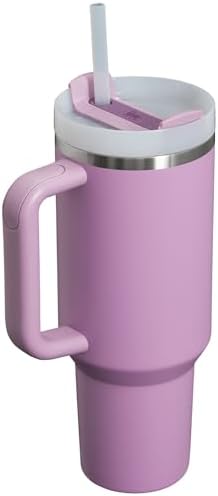 Stanley Quencher H2.0 FlowState vakuumisolierter Becher aus Edelstahl mit Deckel und Trinkhalm, für Wasser, Eistee oder Kaffee, Smoothie und mehr, Flieder, 1,2 l - Image 2