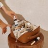 EACHY Reise-Make-up-Tasche, große Kapazität, Kosmetiktasche für Damen, wasserdicht, tragbar, offen, flach, Kulturbeutel, Make-up-Organizer mit Trennwand und Griff - Image 7