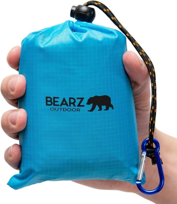 BEARZ Outdoor Decke, Reisedecke, Kompakt Picknickdecke Wasserdicht - Ultraleicht Camping Sitzunterlage Outdoor, Stranddecke Sandfrei, Kleine Campingdecke - Festival, Camping und Wandern Zubehör (Blau)